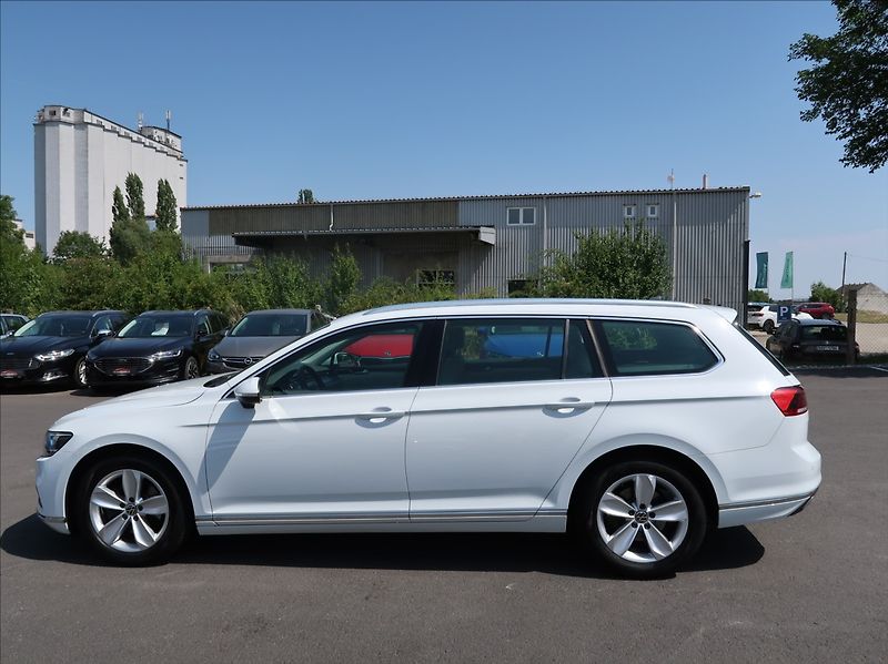 Volkswagen Passat 2,0 TDi,110kW,1majČR,Elegance - fotka 6 z 24