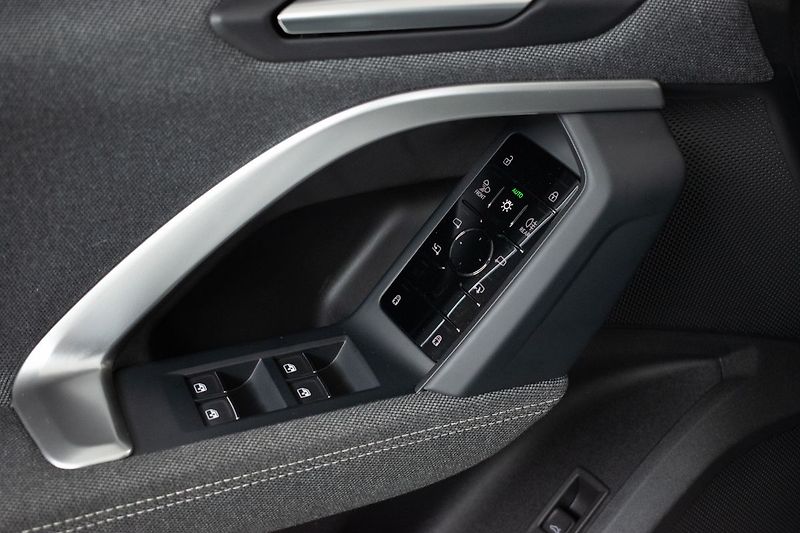 Audi Q5 2.0 TDI QUATTRO*S-LINE*ZÁRUKA* - fotka 16 z 42