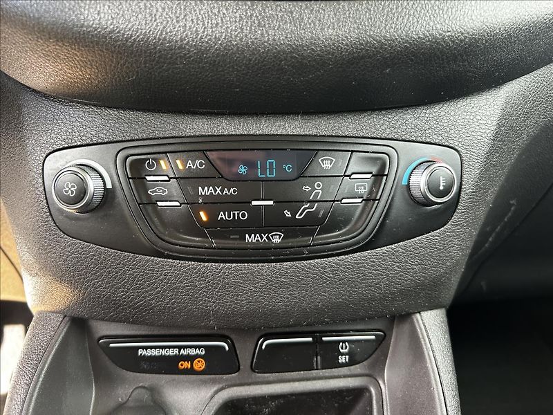 Ford Tourneo Courier 1,0 i 74 kW  Tempomat,Isofix - fotka 21 z 50