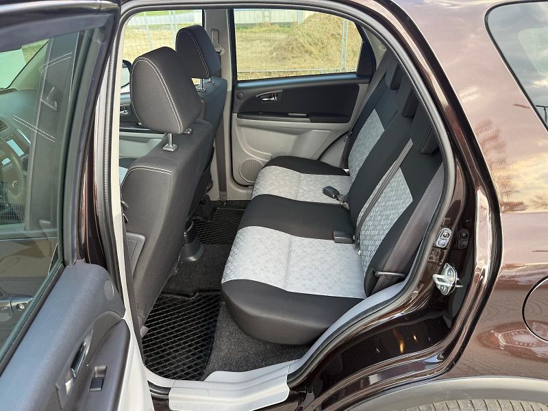 Suzuki SX4 1.6 VVT GLX 4x4 NAVI SE - fotka 27 z 30