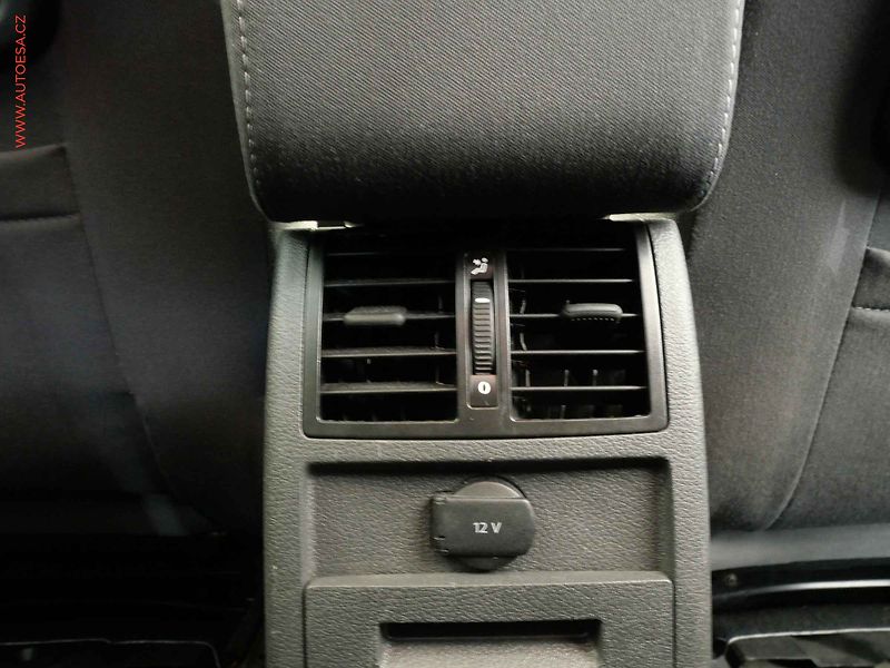 Volkswagen Touran (2008) 1.6i - fotka 22 z 22