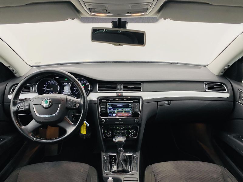 Škoda Superb 2,0 TDI DSG 103kW Bi-Xenon Ele - fotka 9 z 26