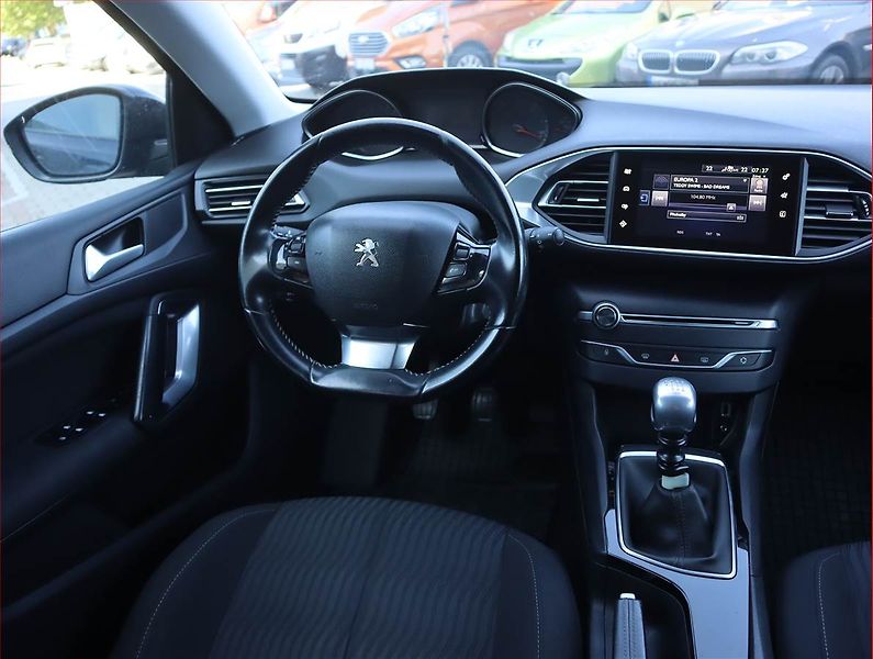 Peugeot 308 (2017) Style 1.6 BlueHDi, Serv.kniha - fotka 7 z 20