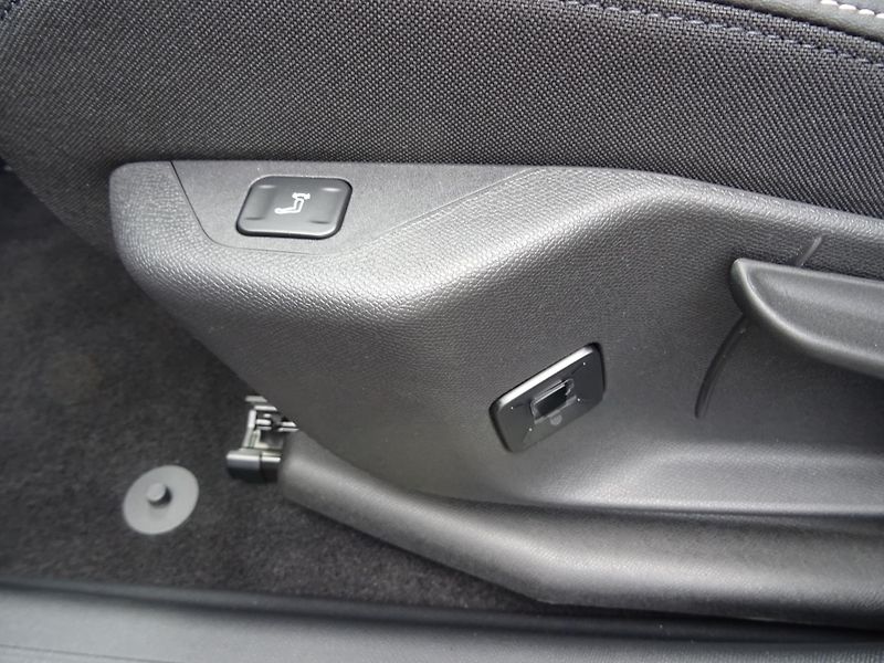 Peugeot 3008 (2026) ALLURE Hybrid 145k e-DCS6 - fotka 21 z 45