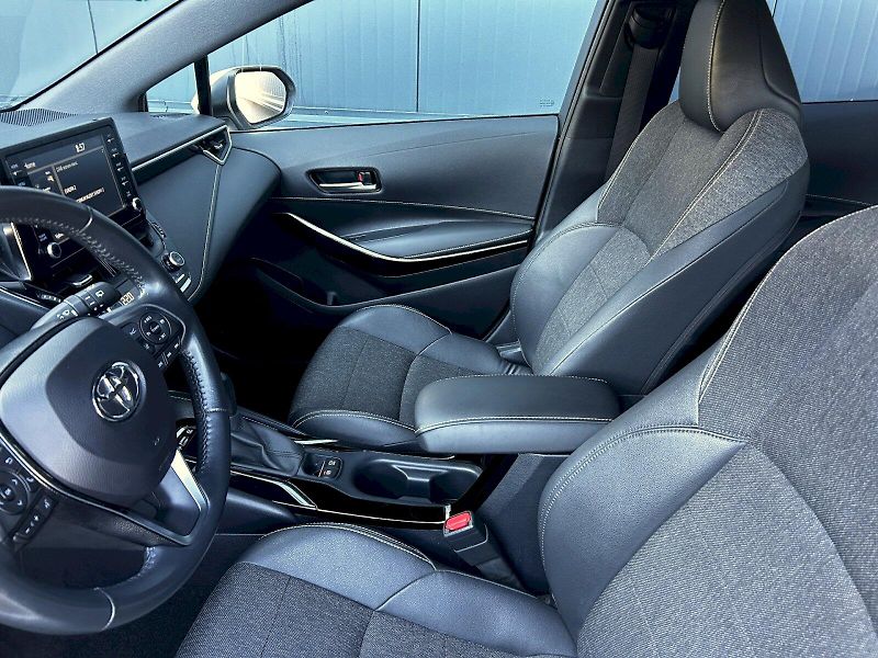 Toyota Corolla (2021) Touring 2.0 Hybrid 112kW e-CVT - fotka 21 z 29