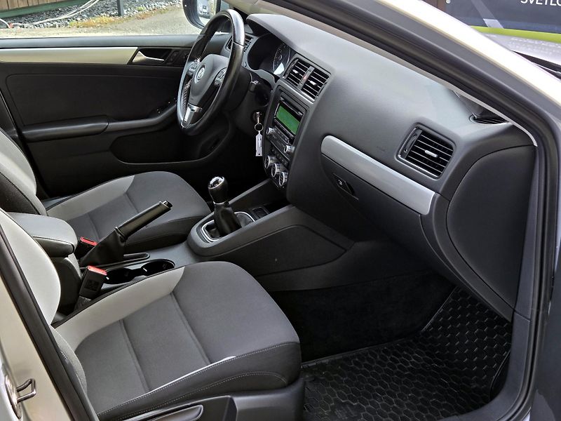 Volkswagen Jetta Trend LIFE *SERV.KNÍŽKA*       - fotka 24 z 42