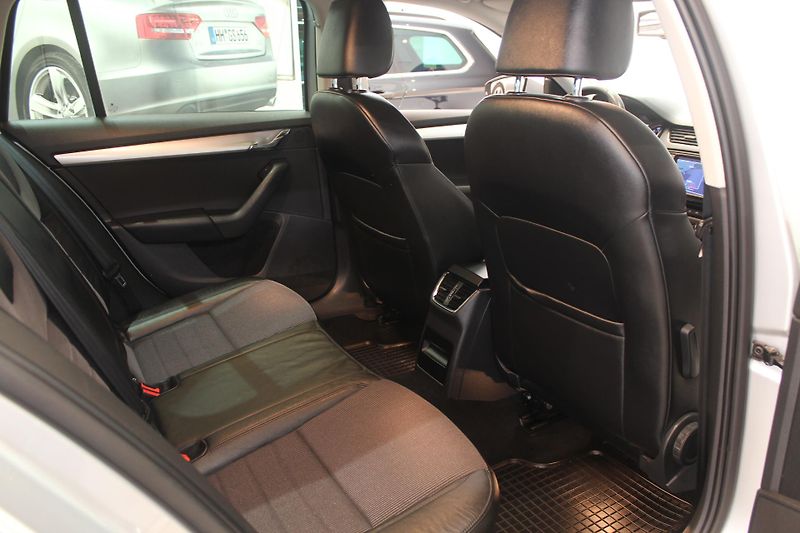 Škoda Octavia (2015) 1.6 TDI Navi Tažné Elegance - fotka 24 z 31