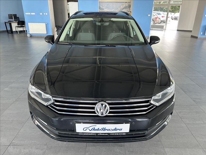 Volkswagen Passat 2,0   TDI 110kW,1.MAJ,SERVISKA - fotka 2 z 24