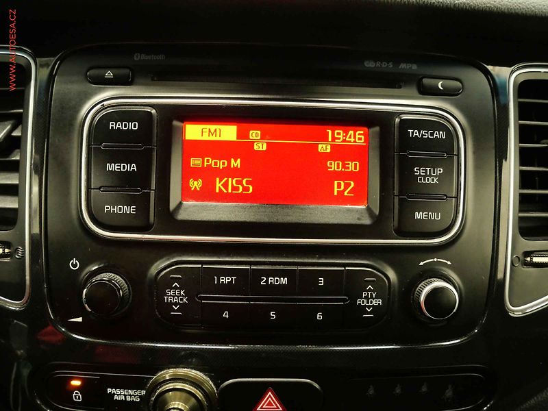 Kia Carens (2015) 1.7CRDI, ČR, AC, výhřev sed. - fotka 18 z 21