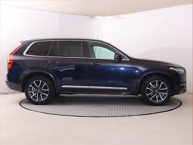 Volvo XC90 (2016) D5 AWD - fotka 6 z 28