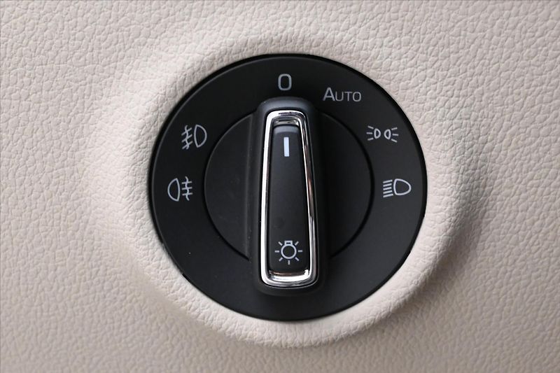 Škoda Superb 2,0 TDI 110kW DSG Style Záruka - fotka 27 z 33