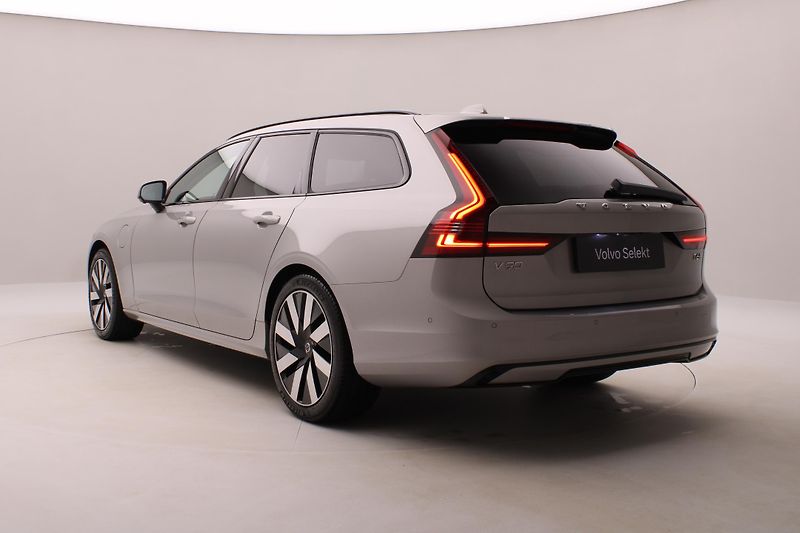 Volvo V90 T6 AWD RECHARGE DARK PLUS - fotka 11 z 58