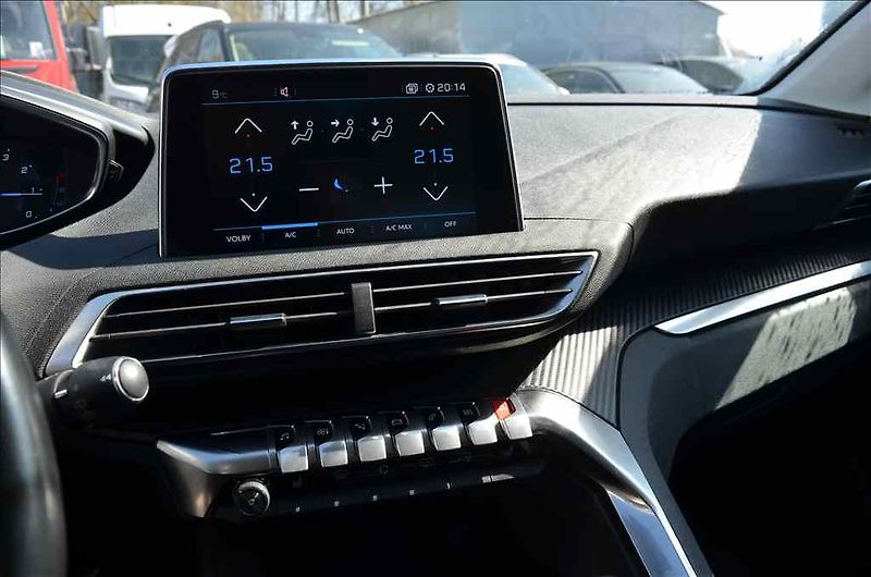 Peugeot 3008 (2019) 1,2 - fotka 10 z 18