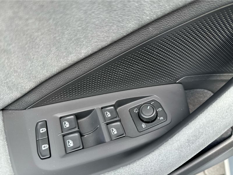 Škoda Superb combi selection 110 kW DSG TDI - fotka 17 z 24