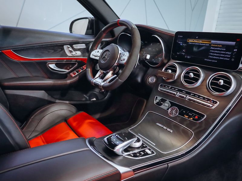 Mercedes-Benz Třídy C C 63 AMG 4MATIC 4.0 V8 - fotka 22 z 33