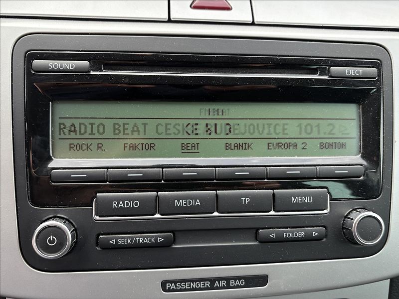 Volkswagen Passat 1,4 TSi 90kW DSG,Výhřev,Tažné - fotka 13 z 28