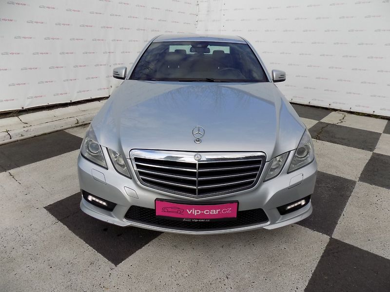Mercedes-Benz Třídy E (2009) 220d/AMG-Line/AT/LED/bi-xenon/ - fotka 4 z 37