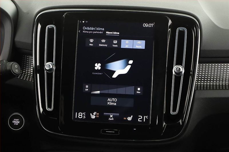 Volvo XC40 (2021) B4 AWD - fotka 18 z 20