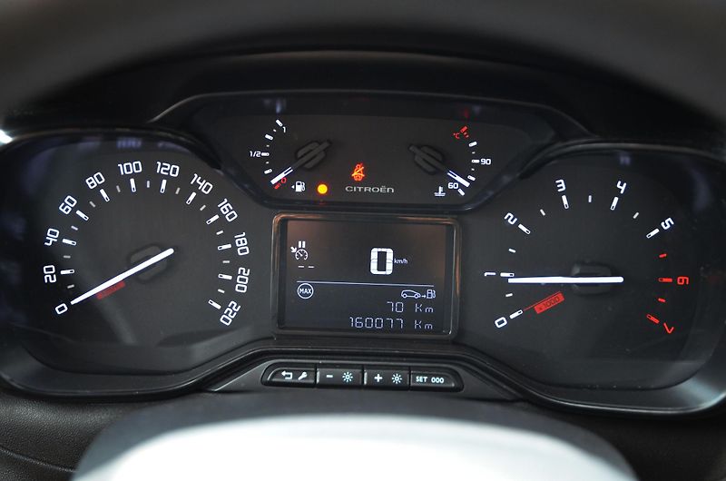 Citroën C3 (2019) 1.2 PT 50kW / KLIMA / VYHŘ.SED - fotka 20 z 28