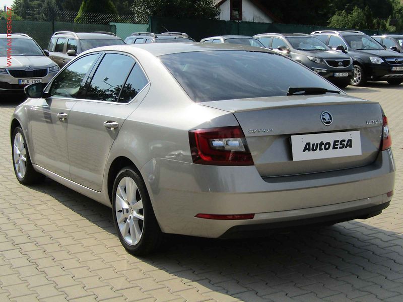 Škoda Octavia (2019) 1.5 TSi, ČR, Style, LED, navi - fotka 6 z 16