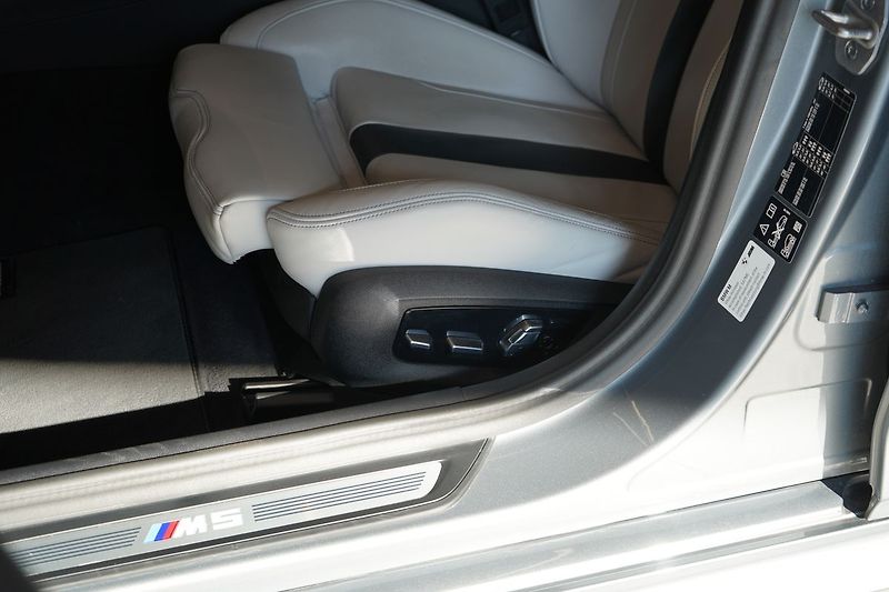BMW M5 Competition xDrive, B&W, HUD - fotka 20 z 47