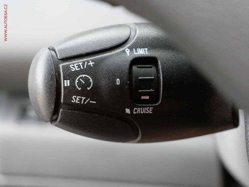 Peugeot 5008 (2015) 2.0 HDi, AC, navi, park.asist - fotka 15 z 23