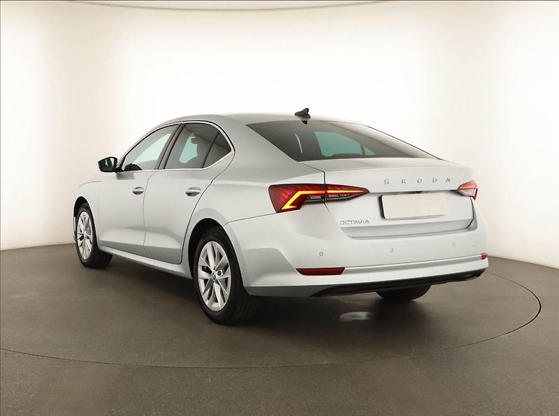 Škoda Octavia (2021) Style 2.0 TDI, ČR,1.maj - fotka 4 z 16