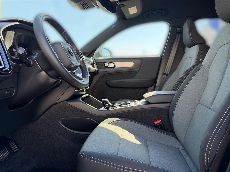 Volvo XC40 (2026) 2,0 B3 Core 8413 - fotka 7 z 13