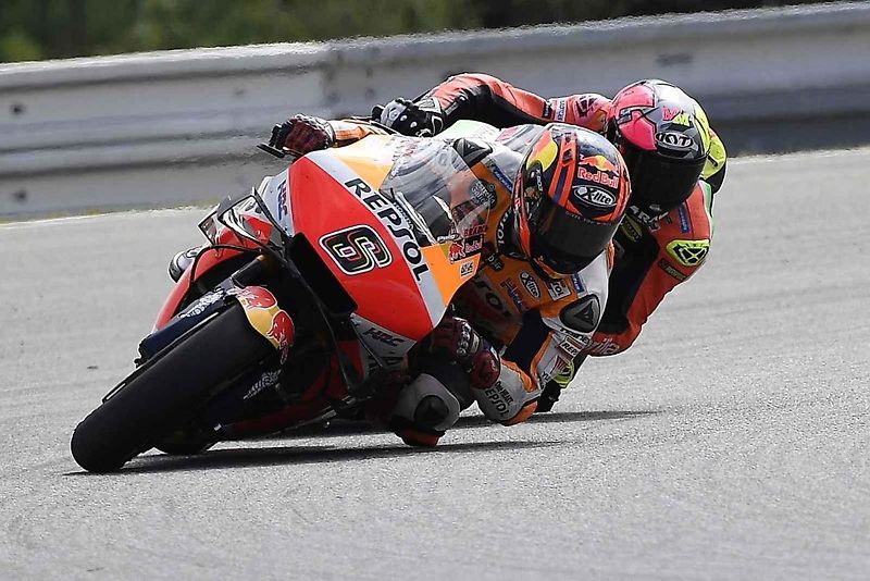 Motocyklová legenda Valentino Rossi při závodě na Masarykově okruhu v roce 2019.