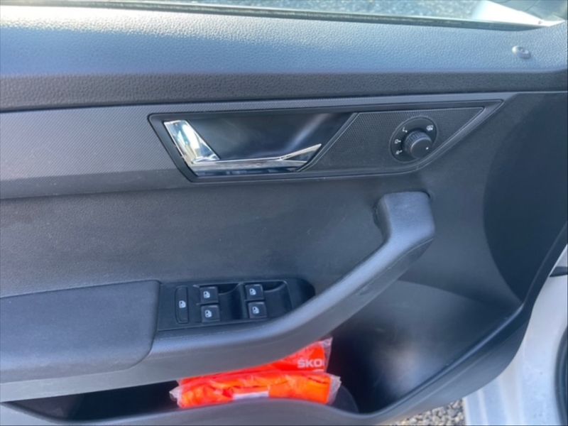 Škoda Fabia 1,0 TSI 70 Ambition - fotka 11 z 11