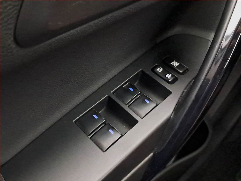 Toyota Auris (2015) Hybrid, Automat, Kůže - fotka 21 z 22