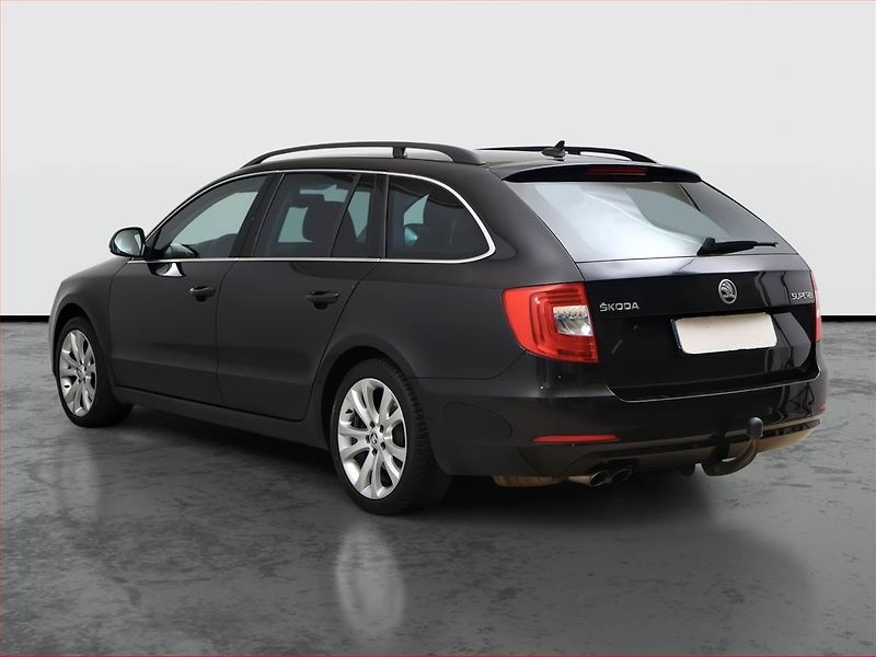 Škoda Superb (2015) Style 2.0 TDI, Navi, Xenony - fotka 4 z 22