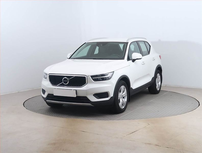 Volvo XC40 (2021) B4 - fotka 2 z 15