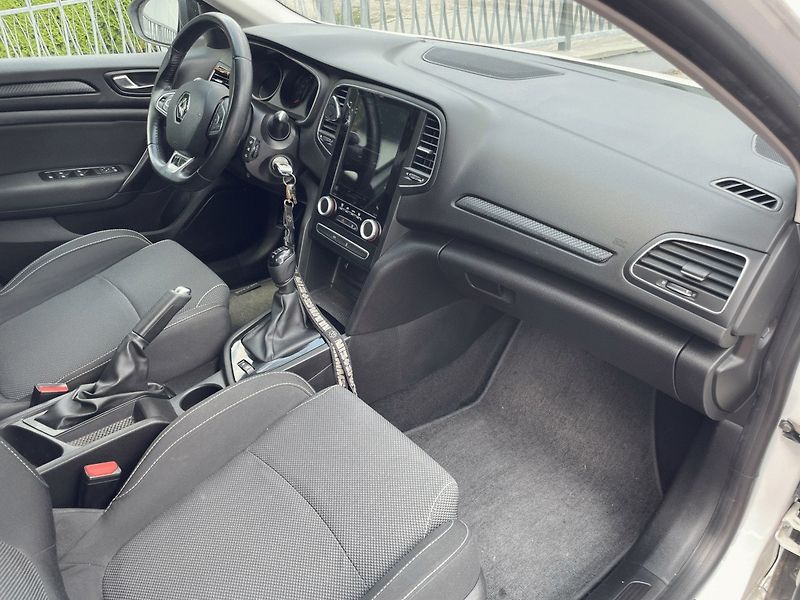 Renault Mégane (2020) Life TCe 100 - fotka 7 z 7