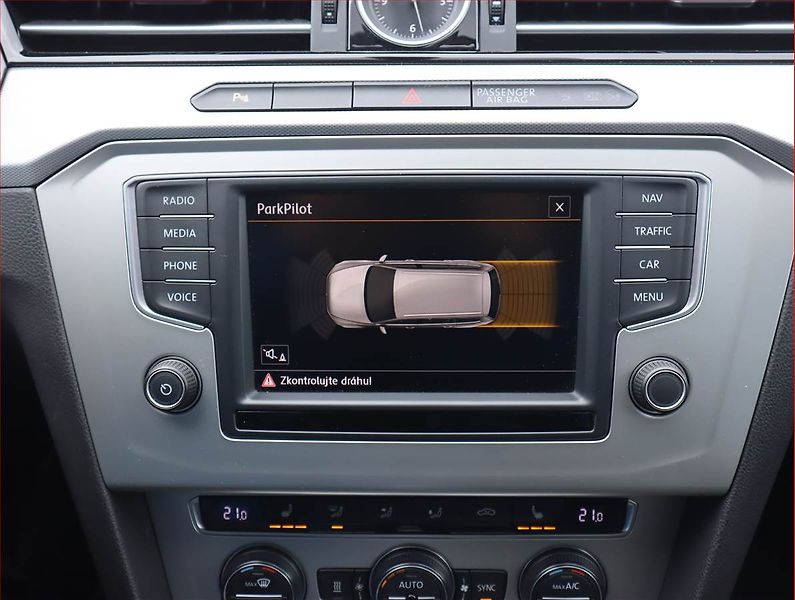 Volkswagen Passat (2015) 2.0 TDI, Automat, Serv.kniha - fotka 17 z 20