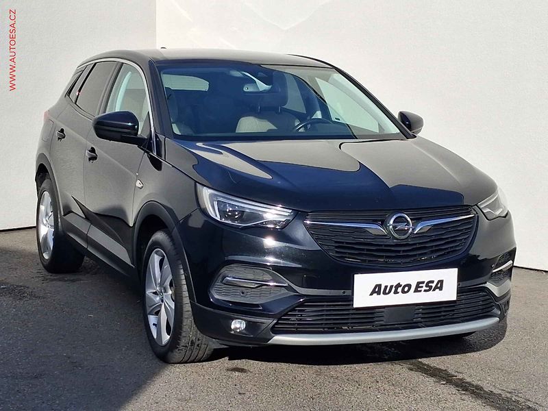 Opel Grandland X (2018) 1.2 T, Innovation, LED, panor - fotografie inzerátu
