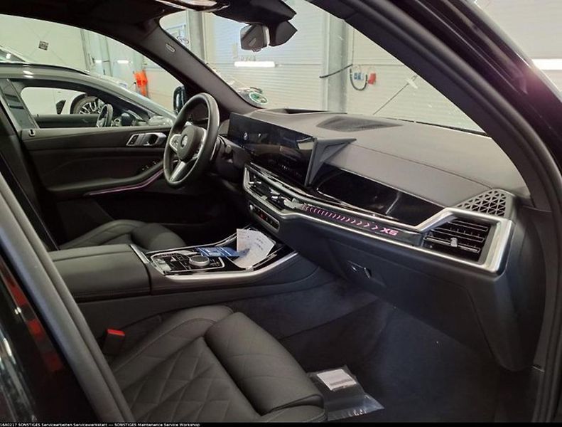 BMW X5 xDrive40i - fotka 9 z 9