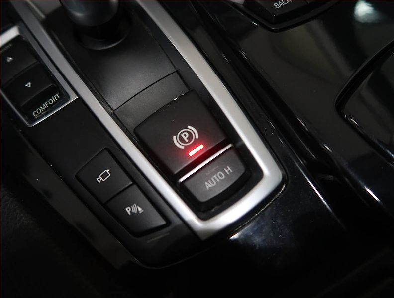 BMW Řada 5 (2013) 520d, Automat, Navi, Xenony - fotka 23 z 27