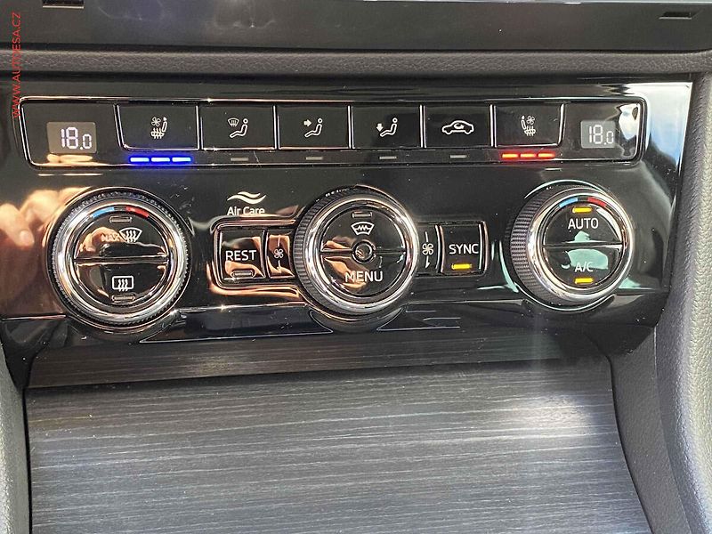 Škoda Superb (2019) 2.0 TSi 4x4, Style, DSG, LED - fotka 15 z 18