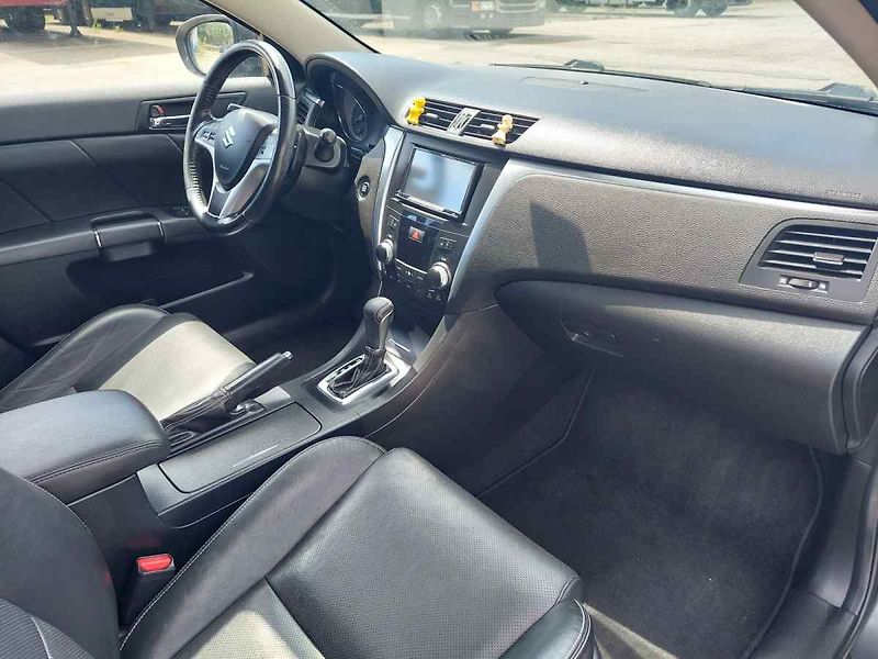 Suzuki Kizashi 2.4 4WD - fotka 25 z 59
