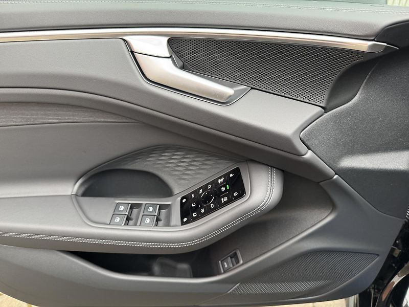 Audi A6 40TDi-4x4-S-LINE-R21-EDICE ONE - fotka 15 z 50