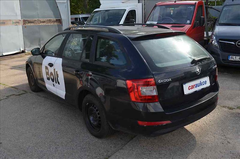 Škoda Octavia (2015) COMBI III. 1,6 TDI 4X4 - fotka 6 z 28