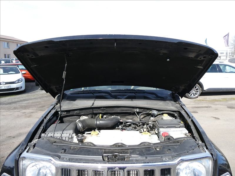 Jeep Cherokee 3,7 L 151kW 4x4, automat - fotka 29 z 37