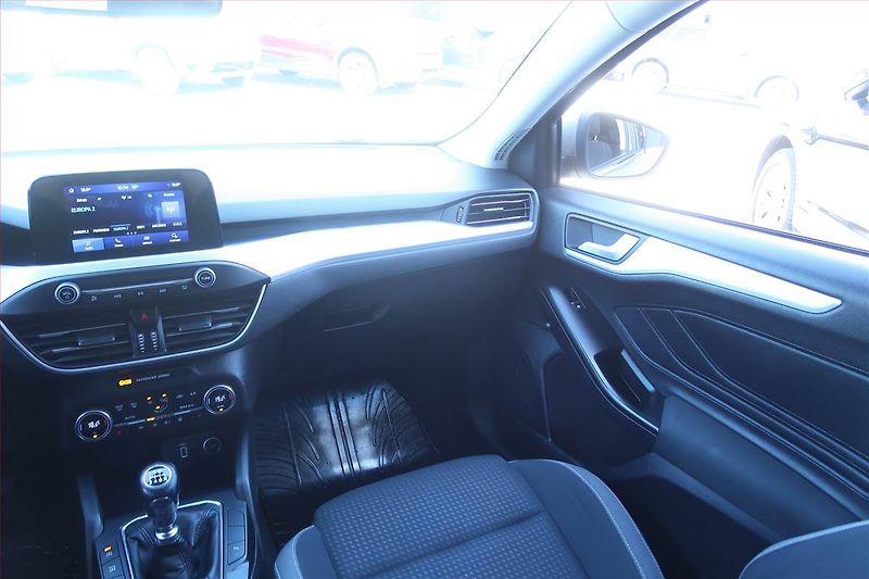 Ford Focus (2018) 1.0 EcoBoost, Tempomat - fotka 8 z 14
