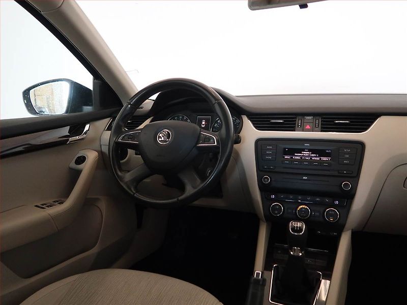 Škoda Octavia (2013) Elegance 1.6 TDI, Tempomat - fotka 7 z 17