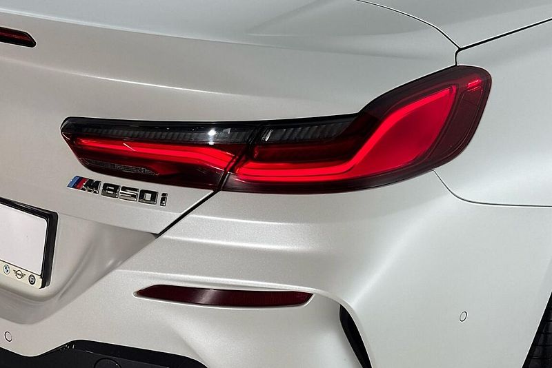 BMW Řada 8 M850i xDrive - fotka 8 z 33