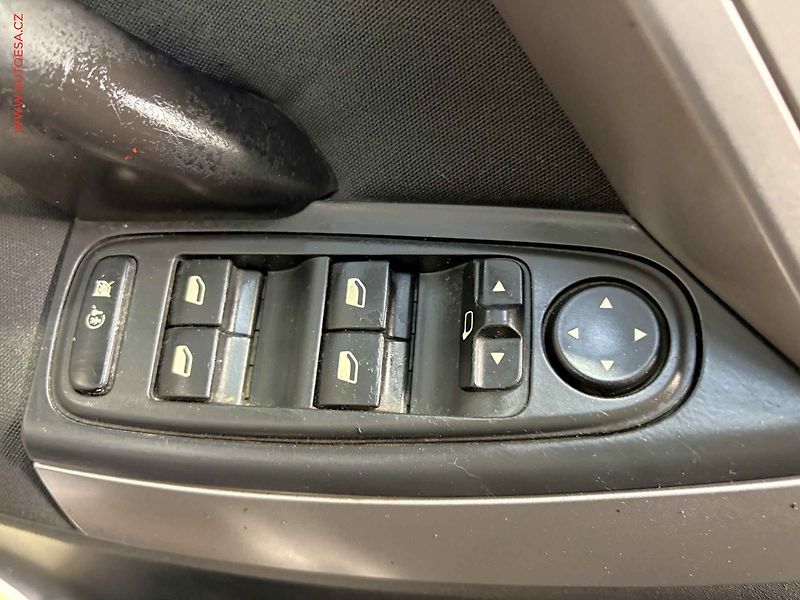 Citroën C4 Picasso (2009) 1.6 HDI, autoAC, temp - fotka 12 z 17