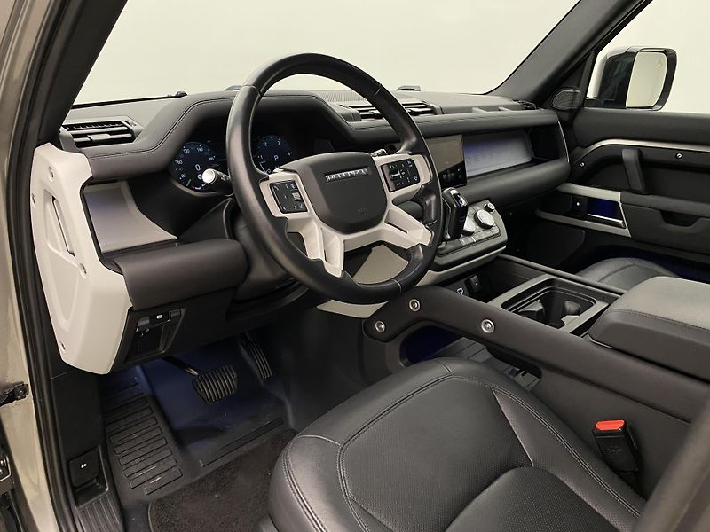 Land Rover Defender 110 D300 SE AWD AUT CZ - fotka 4 z 52