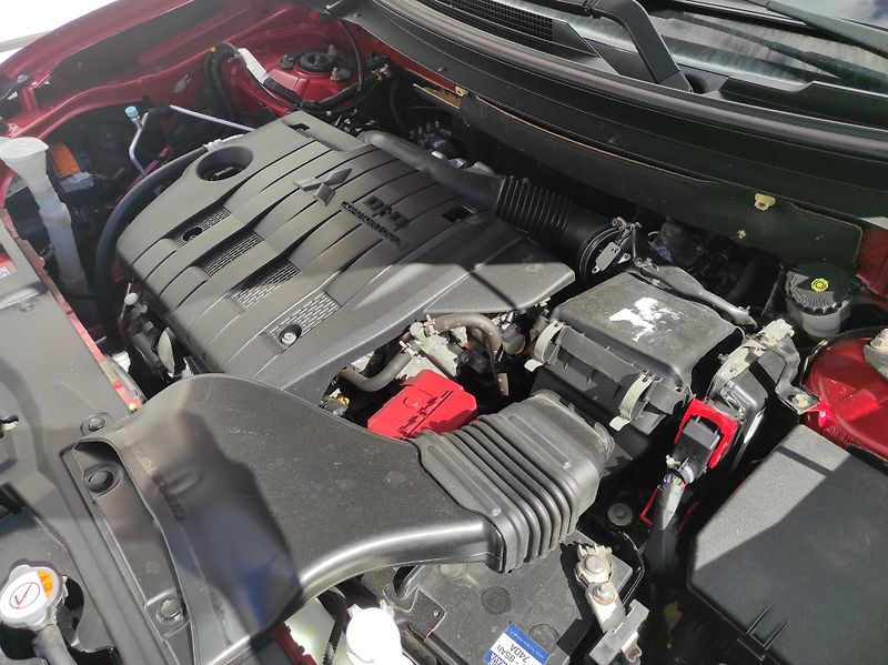 Mitsubishi Outlander 2.2D 110kW 6 st. MAN 4X4 7Míst - fotka 28 z 40