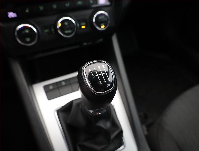 Škoda Octavia (2016) 1.8 TSI, Tempomat - fotka 11 z 16